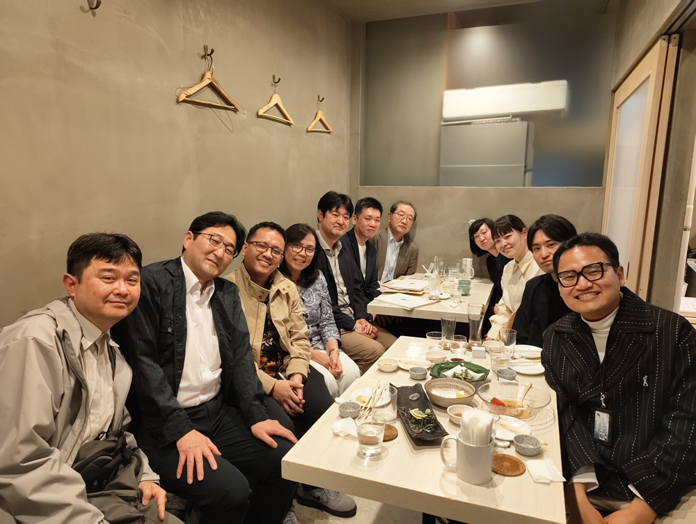 インドネシア大学からMenik先生、Putut先生が来られました。二人はFahri先生の同僚です。